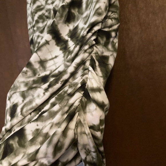 Inc International business top in dark green and off white. scoop neck - Picture 9 of 10